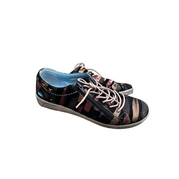 Cloud Footwear Women's Aika Fashion Sneaker 38 M EU, Black Fantasy 7.5 US