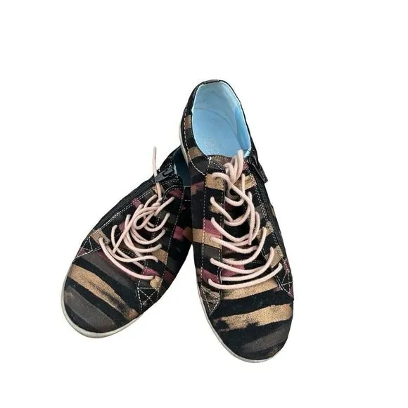 Cloud Footwear Women's Aika Fashion Sneaker 38 M EU, Black Fantasy 7.5 US