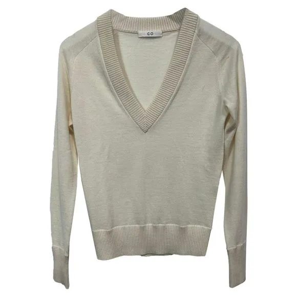 CO V-Neck Cashmere Sweater in Cream Cashmere