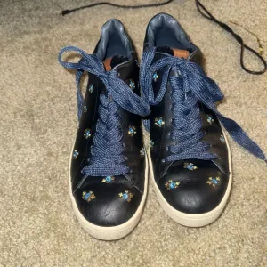 Coach Black Leather Sneakers w/ Blue Rose Embroidery – Size 9 (EU 39.5)