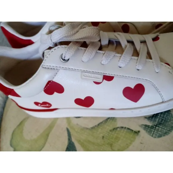 Coach Lowline Valentines Lace-Up Sneakers Off White Red Hearts Size 9.5