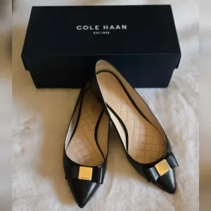 Cole Haan Tali Bow Skimmer Shoes Black Leather Gold Logo Size 9B W09852 with Box