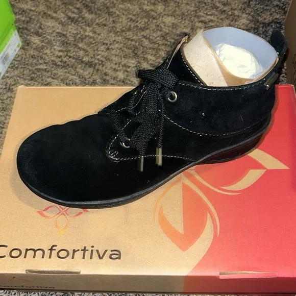 Comfortiva Black Forli Waterproof Suede Ankle Boots Women’s Size 8 Narrow