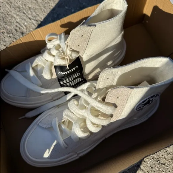 Converse Women's White High-Top Sneakers sz 6