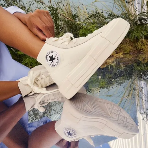 Converse Women's White High-Top Sneakers sz 6