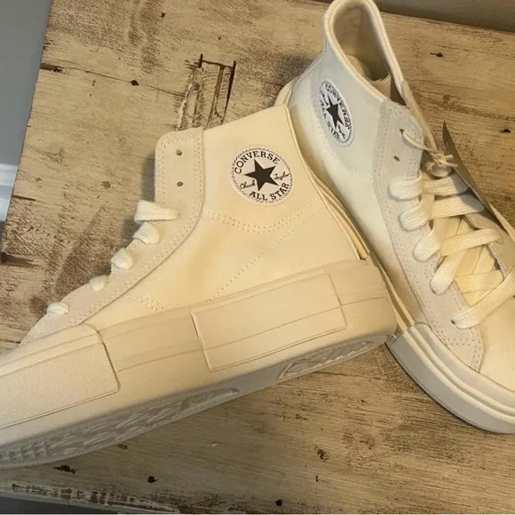 Converse Women's White High-Top Sneakers sz 6