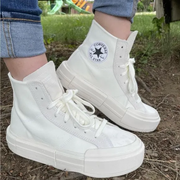 Converse Women's White High-Top Sneakers sz 6