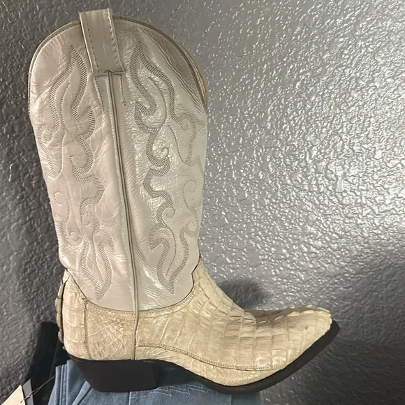 Cream Heeled Boots with Quilted Stitching