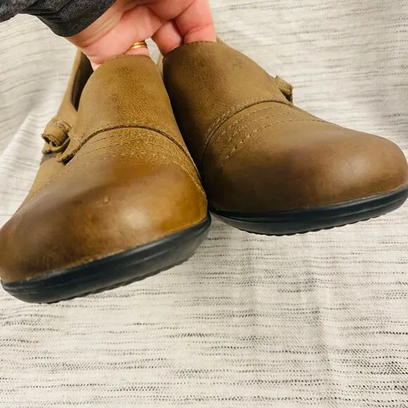 Dansko Franny Tan Brown Burnished Leather Slip On Loafer Flats Size 40 / 9.5