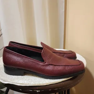 DESMO is an Italian shoe brand Burbund Color  women's  Loafers.siz 7.like New.