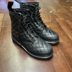 Doc Martens Womens Leather Coralie Diamond Quilted 8-eye Boots Black Sz 8 AW004