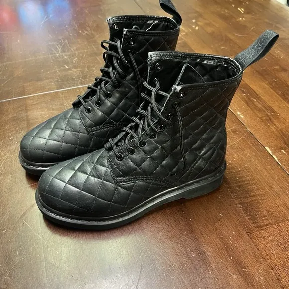Doc Martens Womens Leather Coralie Diamond Quilted 8-eye Boots Black Sz 8 AW004