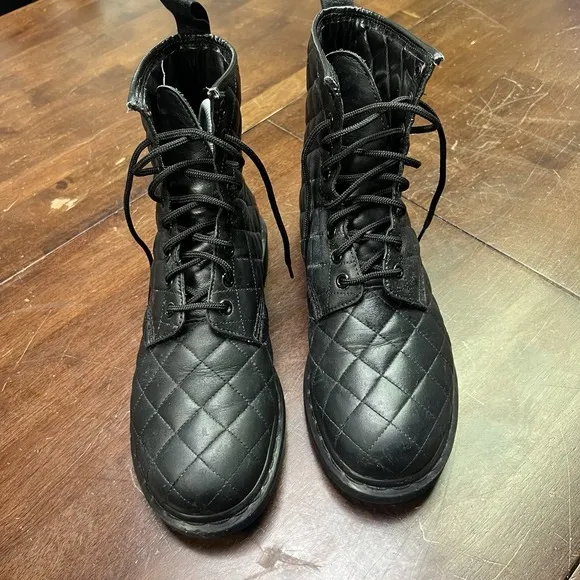 Doc Martens Womens Leather Coralie Diamond Quilted 8-eye Boots Black Sz 8 AW004