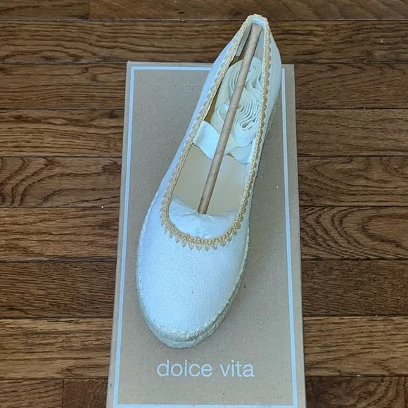 Dolce Vita Morgan Platform Flats Ivory Canvas Women’s 8 Wraparound Ankle Strap