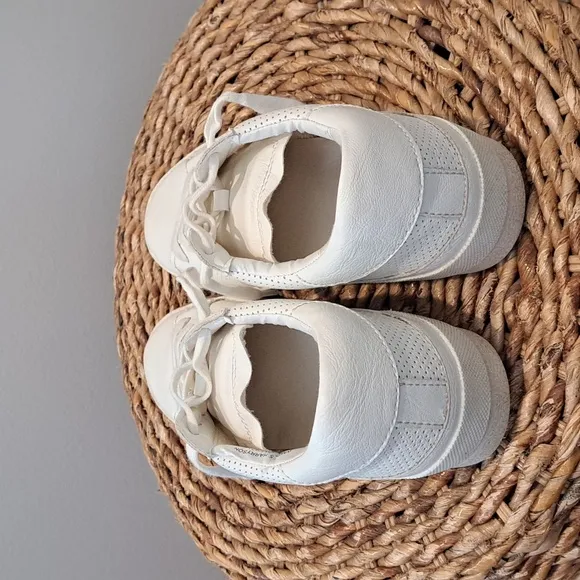 DV by Dolce Vita Womens Harrison White Leather Athleisure/Fashion Sneakers S-7.5