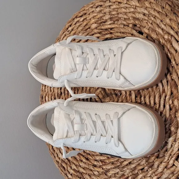 DV by Dolce Vita Womens Harrison White Leather Athleisure/Fashion Sneakers S-7.5