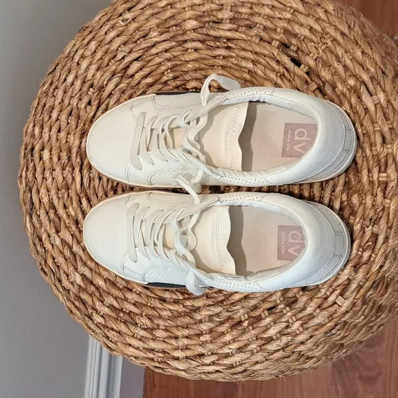 DV by Dolce Vita Womens Harrison White Leather Athleisure/Fashion Sneakers S-7.5