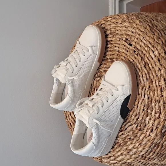 DV by Dolce Vita Womens Harrison White Leather Athleisure/Fashion Sneakers S-7.5