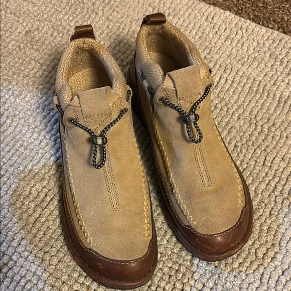 Eastland Tan and Brown Slip-On Loafers with Moccasin Stitching