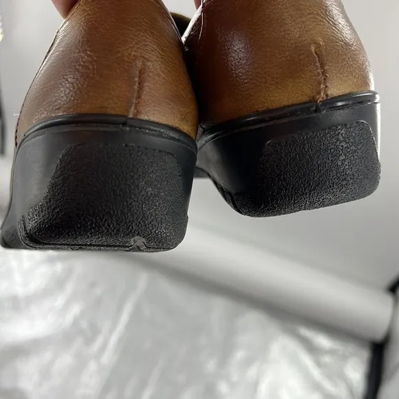 EASY STREET COMFORT WAVE SLIP ON LOAFERS PROCTOR TAN FAUX LEATHER SIZE 9.5 M