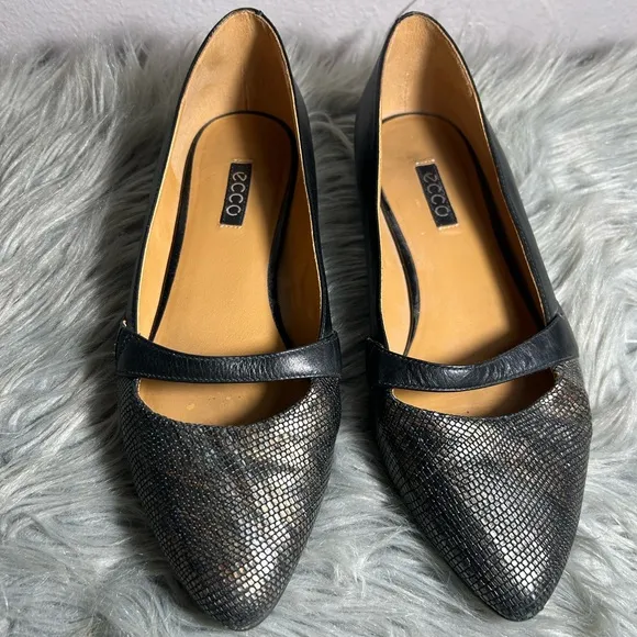 ECCO Akita Flats Black / Multi Metallic Leather Size EU38 US7-7.5