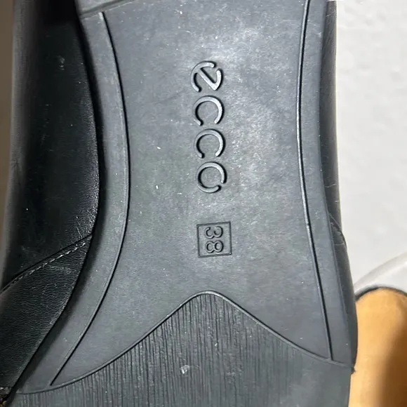 ECCO Akita Flats Black / Multi Metallic Leather Size EU38 US7-7.5