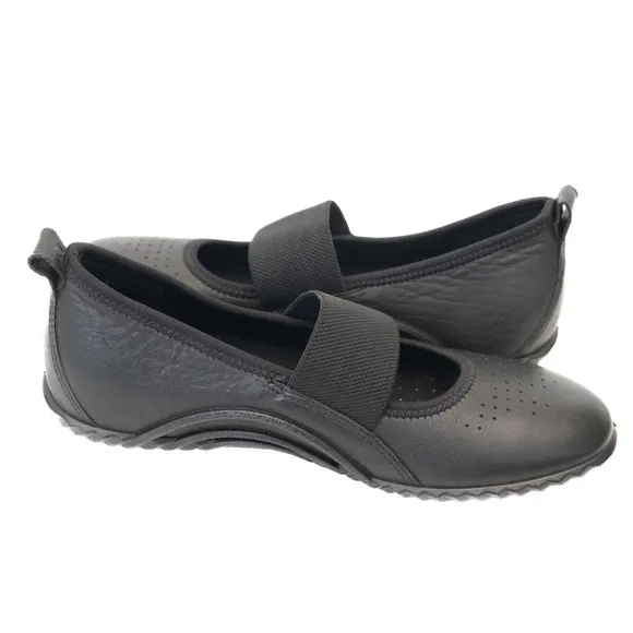 ECCO. Women's Vibration 1.0 Mary Jane Flat.