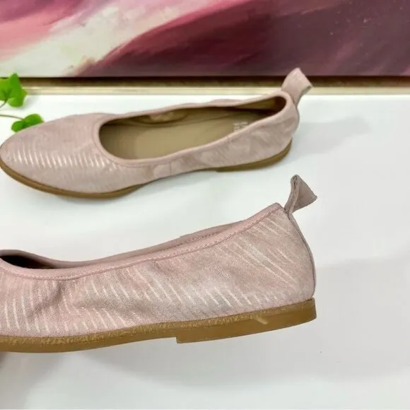 EILEEN FISHER Notion Ballet Flat In Goose Bump/light Gold Size 8.5