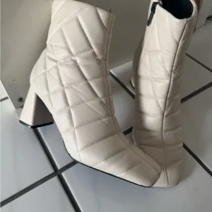 Elegant Cream Quilted Women's Boots