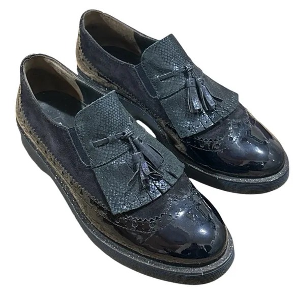EUC - Paul Green Navy Patent Leather Platform Loafers - Size 7.5