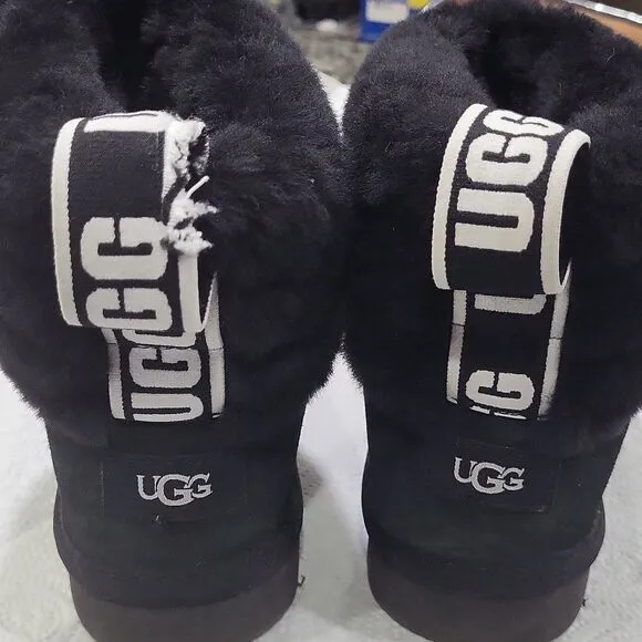 EUC UGG women's Fluff Mini Quilted Logo suede leather sheepskin Boots, sz 5