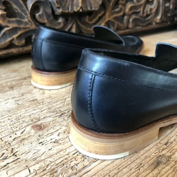 EVERLANE The Modern Loafer Flats Black Matte Leather RARE White Heel Stripe Sz 7