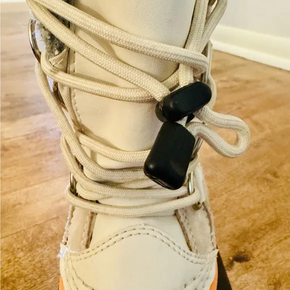 Excellent condition, like new, Sorel Tan and Black Winter Boots with Fur Trim