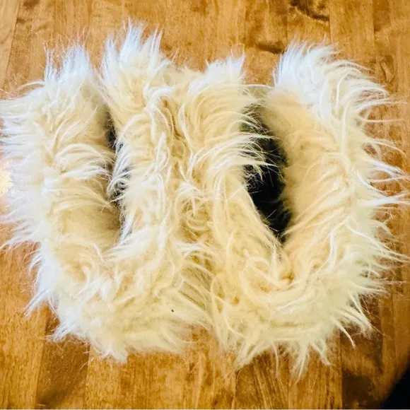 Excellent condition, like new, Sorel Tan and Black Winter Boots with Fur Trim
