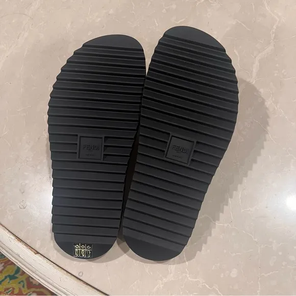 FENDI NEW FF Diagonal Logo Print Slides red and black