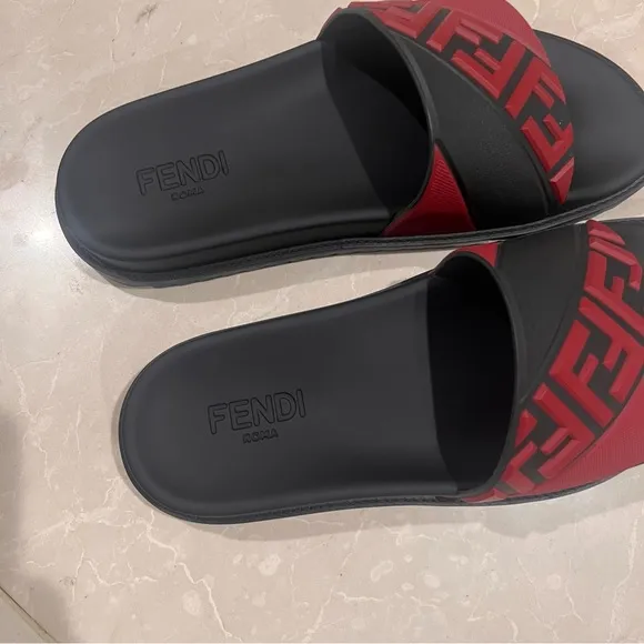 FENDI NEW FF Diagonal Logo Print Slides red and black