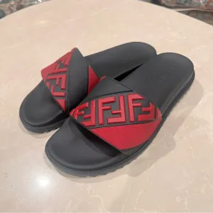 FENDI NEW FF Diagonal Logo Print Slides red and black