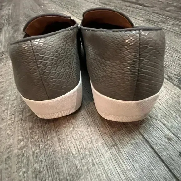 Fitflop Superskate Snake Gray Loafers size 6.5 comfort walking slip on sneaker