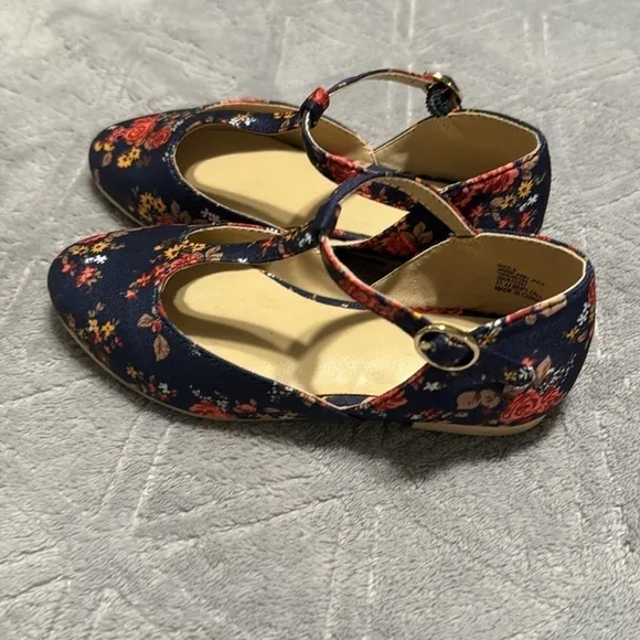 Floral flats