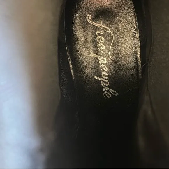 Free People Atlas Puffer Chelsea Boots in Black Size 38.5 / US 8 Gently Used