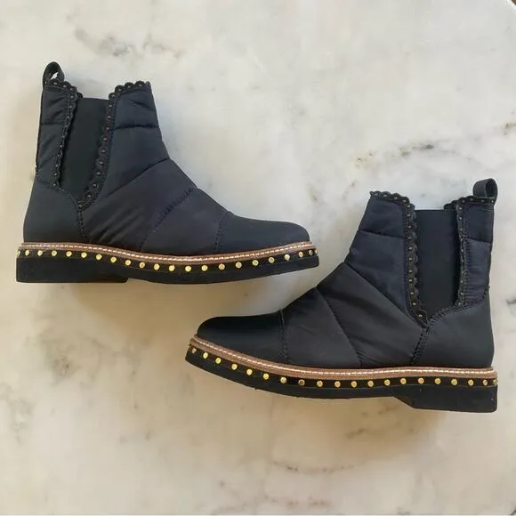 Free People Atlas Puffer Chelsea Boots in Black Size 38.5 / US 8 Gently Used