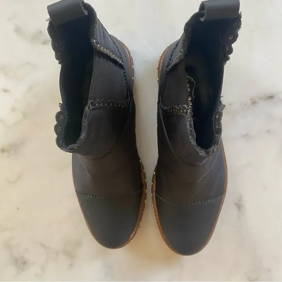 Free People Atlas Puffer Chelsea Boots in Black Size 38.5 / US 8 Gently Used