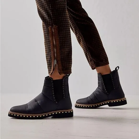 Free People Atlas Puffer Chelsea Boots in Black Size 38.5 / US 8 Gently Used