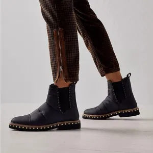 Free People Atlas Puffer Chelsea Boots in Black Size 38.5 / US 8 Gently Used