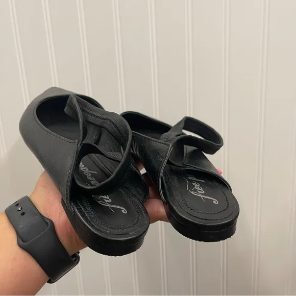 Free People Black Pointy Toe Leather Flats Elastic Ankle Straps Sz 37
