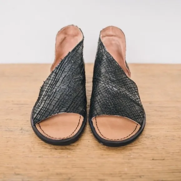 Free People cut out leather sandals flats