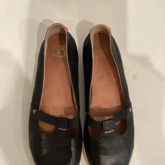 FRYE Flats Womens Shoes Melanie T Strap Buffed Nubuck Black Leather 10 M $148