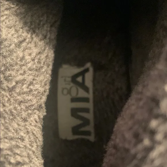 Girl Mia Black Suede and Wool Cozy Winter Boots. Style Misha 512154. Girls 4