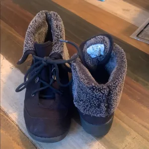 Girl Mia Black Suede and Wool Cozy Winter Boots. Style Misha 512154. Girls 4