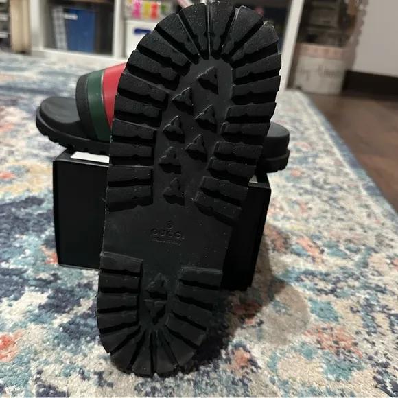 Gucci Slides Authentic